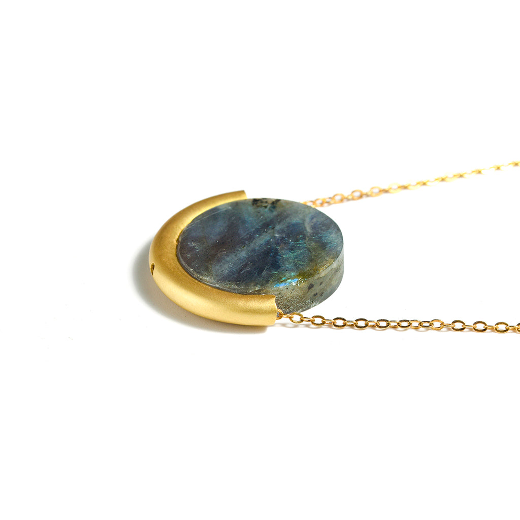 High-end design disc gold pendant