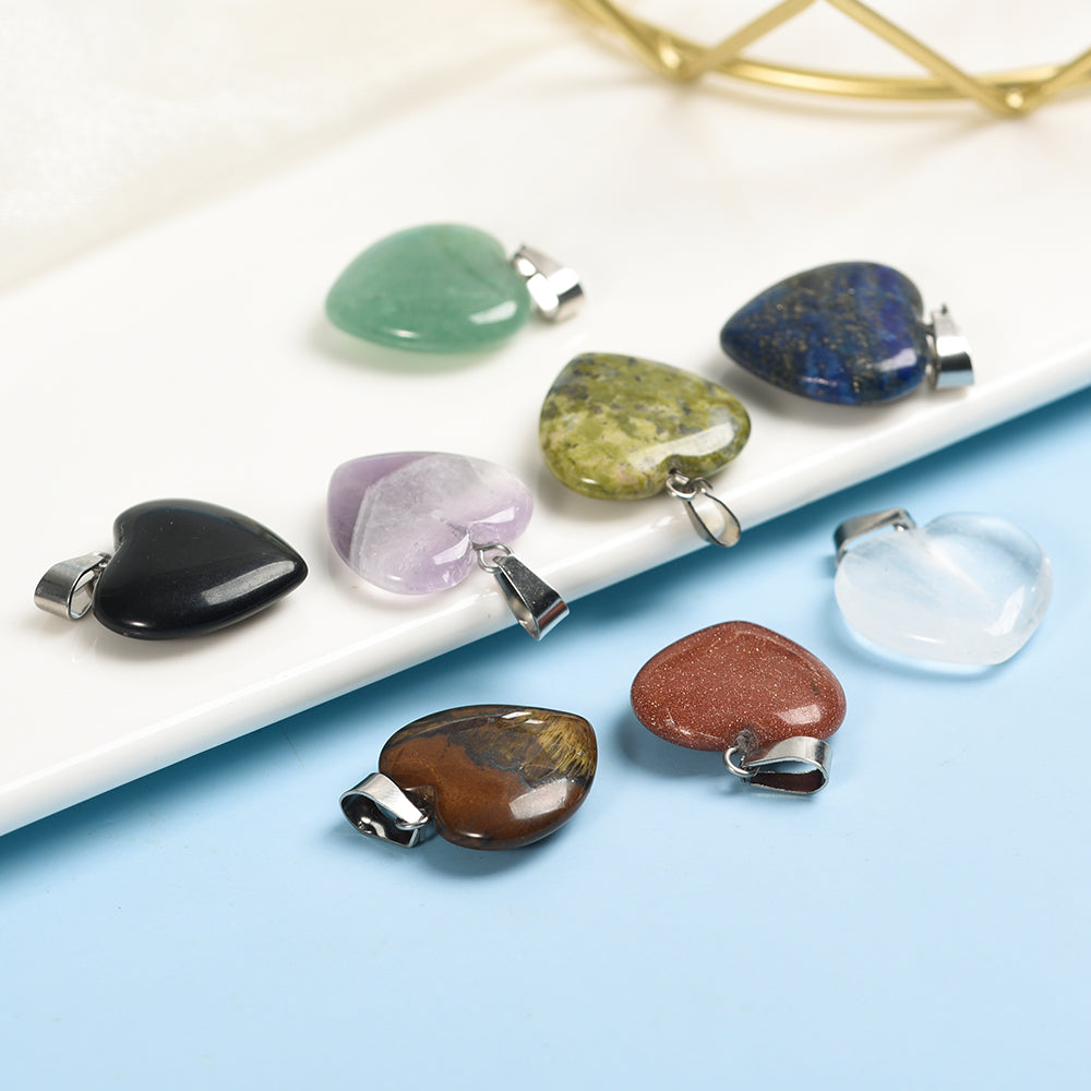 Natural crystal love pendant a large number of inventory manufacturers direct sales of more than many styles