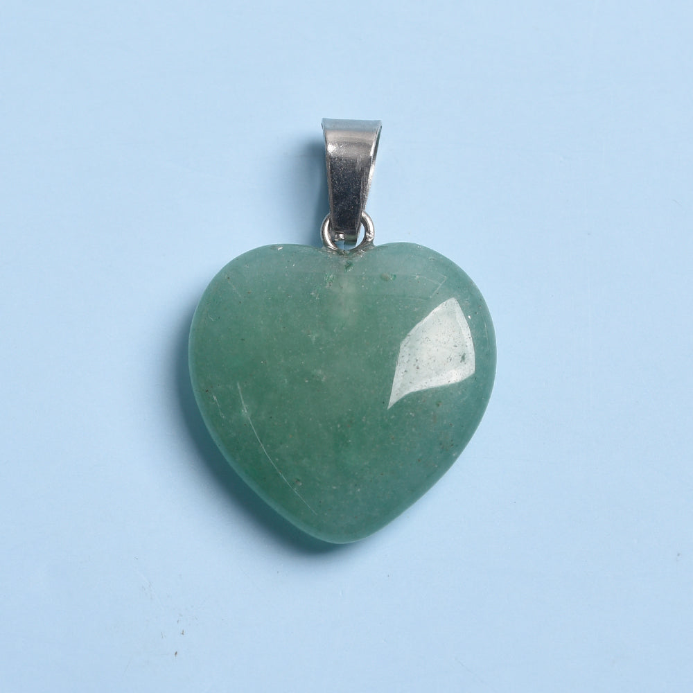 Natural crystal love pendant a large number of inventory manufacturers direct sales of more than many styles