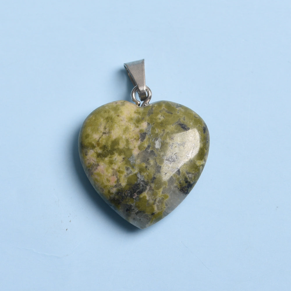 Natural crystal love pendant a large number of inventory manufacturers direct sales of more than many styles